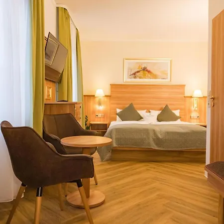 Neckarblick Hotel באד ווימפן